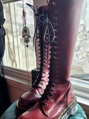 Dr. Martens Retro BRITAIN 20 Eyelet Platform Boots Knee High EU41 US9 Rare